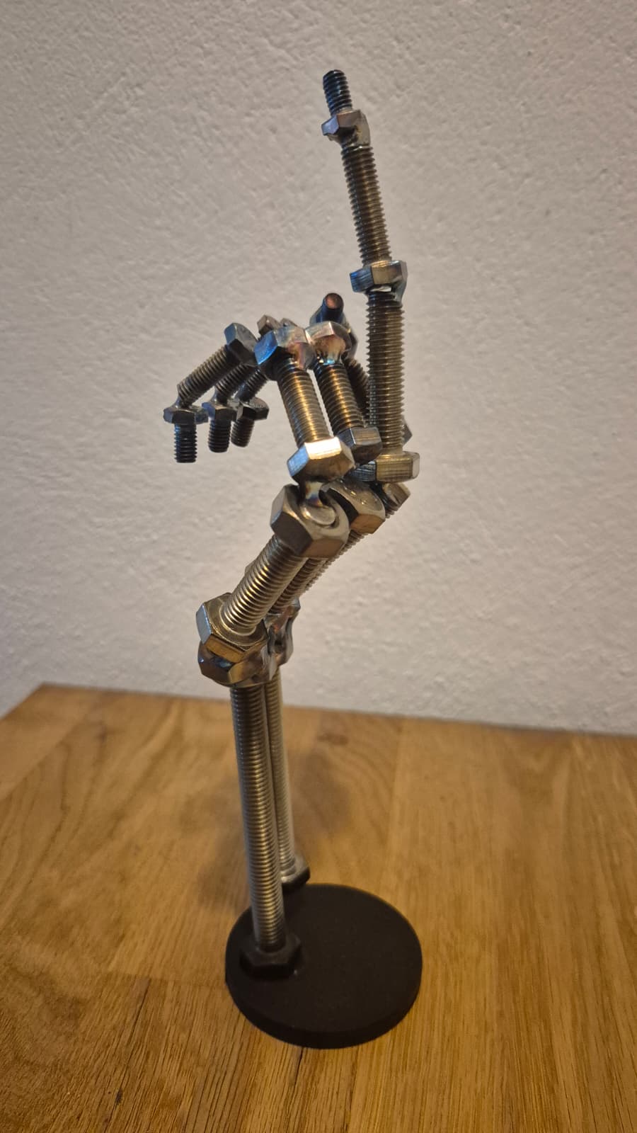 „The Statement“ – Handgefertigte Skeletthand aus Edelstahl (WIG-geschweißt)