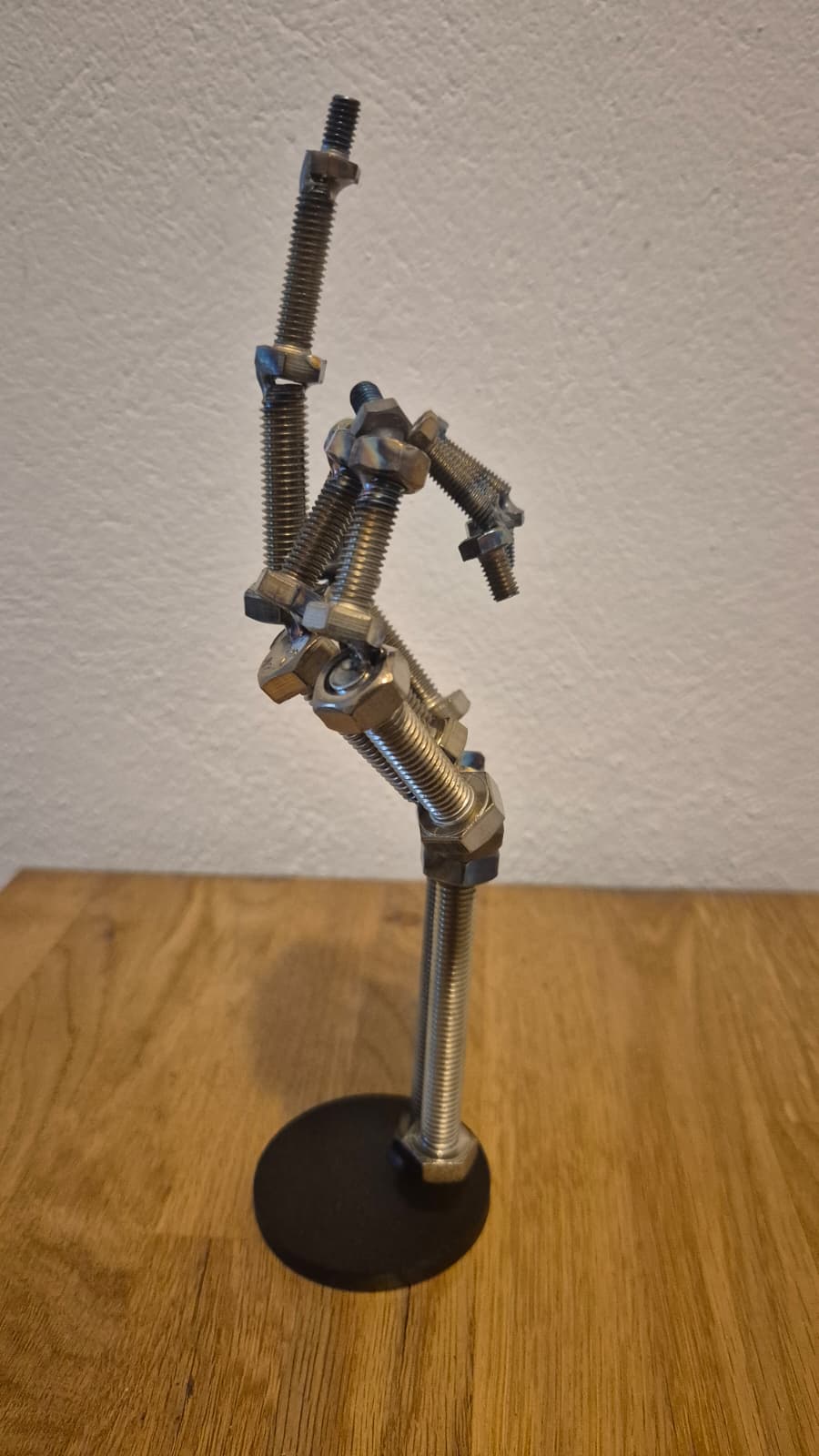 „The Statement“ – Handgefertigte Skeletthand aus Edelstahl (WIG-geschweißt)